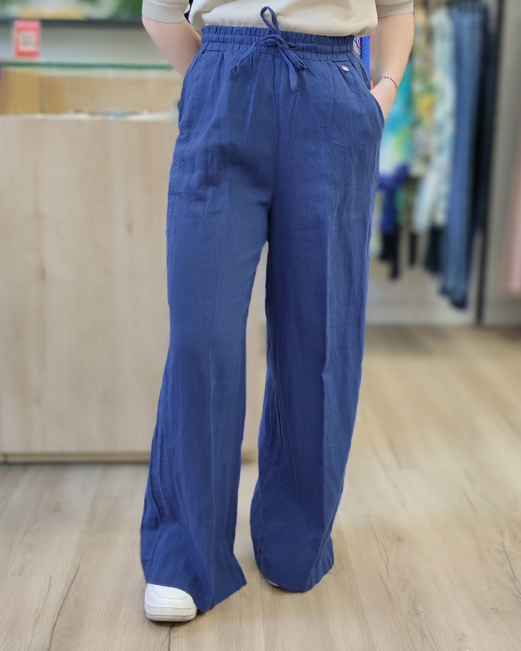 Pantalone ampio con coulisse in vita